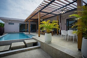 Gold Chariot Pool Villa