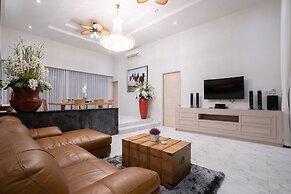 Gold Chariot Pool Villa