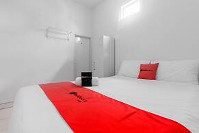 RedDoorz Plus near Taman Rasuna Menteng