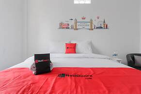 RedDoorz Plus near Taman Rasuna Menteng