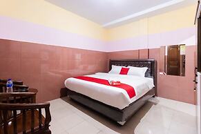 RedDoorz Plus @ Jalan Gatot Subroto Medan