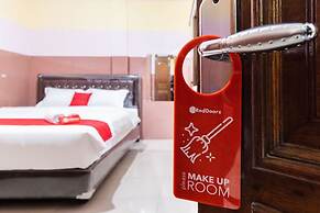 RedDoorz Plus @ Jalan Gatot Subroto Medan