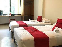 RedDoorz Plus @ Bitung City Center