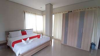 RedDoorz Plus @ Bitung City Center