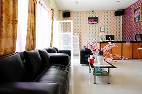 RedDoorz @ Hotel Grand Aulia Majene