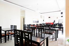 RedDoorz @ Hotel Grand Aulia Majene