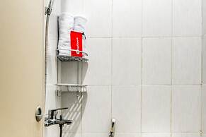 RedDoorz near Graha Cijantung Mall