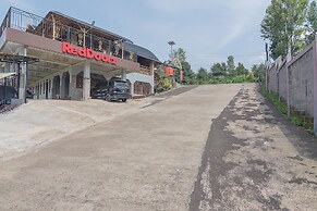 RedDoorz Resort Syariah @ Batu Apung Purwakarta