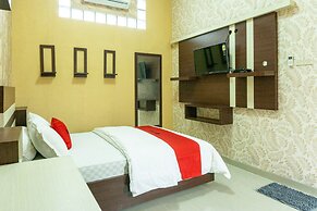 RedDoorz near Benteng Van Den Bosch