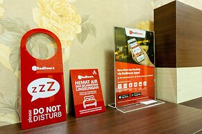 RedDoorz near Benteng Van Den Bosch