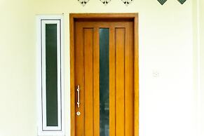 RedDoorz near Benteng Van Den Bosch