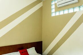 RedDoorz near Benteng Van Den Bosch