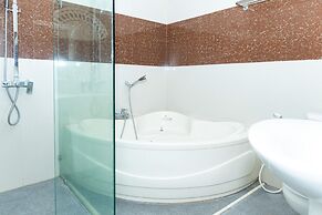 RedDoorz Premium @ Sea Residence Manado