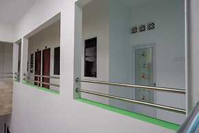 RedDoorz Hostel near Kota Lama Semarang