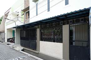 RedDoorz Hostel near Kota Lama Semarang