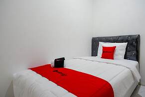 RedDoorz Hostel near Kota Lama Semarang