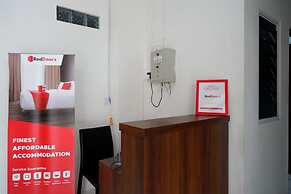 RedDoorz Hostel near Kota Lama Semarang