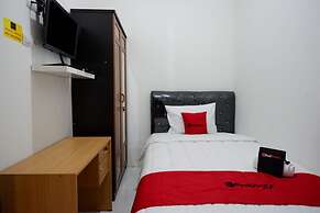 RedDoorz Hostel near Kota Lama Semarang