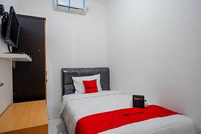 RedDoorz Hostel near Kota Lama Semarang