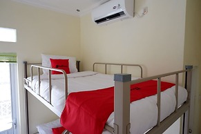 RedDoorz Hostel near Kota Lama Semarang