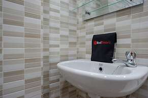 RedDoorz Hostel near Kota Lama Semarang