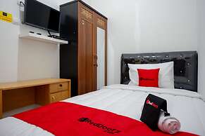 RedDoorz Hostel near Kota Lama Semarang