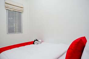 RedDoorz Hostel near Kota Lama Semarang