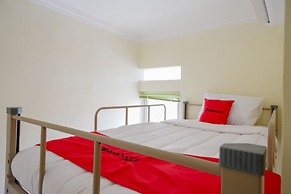 RedDoorz Hostel near Kota Lama Semarang