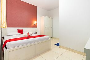 RedDoorz Plus @ Jalan Pumorow Manado