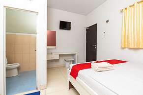 RedDoorz Plus @ Jalan Pumorow Manado