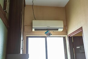 RedDoorz Apartment @ Gateway Cicadas