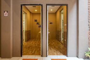 RedDoorz Hostel near Malang Train Station 3