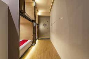 RedDoorz Hostel near Malang Train Station 3