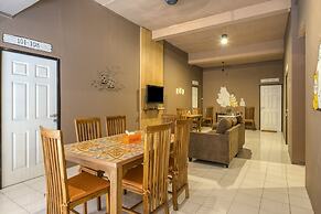 RedDoorz Hostel near Malang Train Station 3