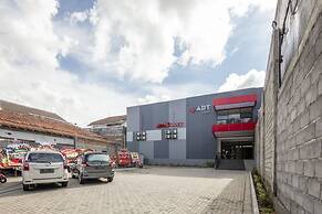 RedDoorz Plus near Ronggowarsito Museum Semarang