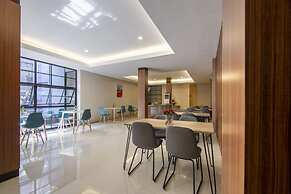 RedDoorz Plus near Ronggowarsito Museum Semarang