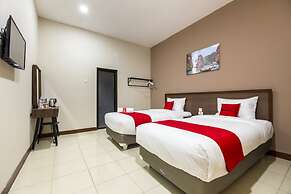 RedDoorz Plus near Ronggowarsito Museum Semarang
