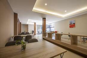 RedDoorz Plus near Ronggowarsito Museum Semarang