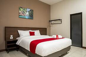 RedDoorz Plus near Ronggowarsito Museum Semarang
