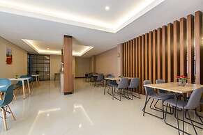 RedDoorz Plus near Ronggowarsito Museum Semarang