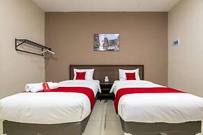 RedDoorz Plus near Ronggowarsito Museum Semarang