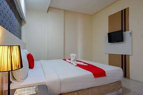 RedDoorz Plus near Hotel Benua Kendari