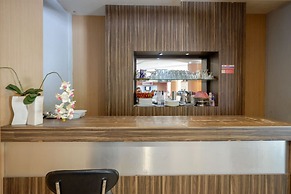 RedDoorz Plus near Hotel Benua Kendari