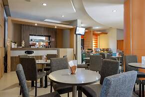 RedDoorz Plus near Hotel Benua Kendari