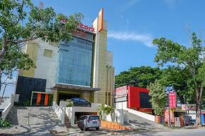 RedDoorz Plus near Hotel Benua Kendari