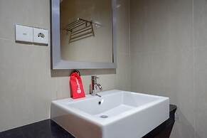 RedDoorz Plus near Hotel Benua Kendari