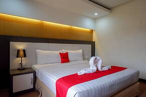 RedDoorz Plus near Hotel Benua Kendari