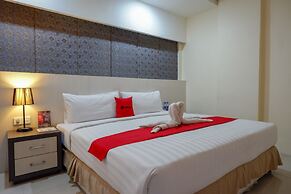 RedDoorz Plus near Hotel Benua Kendari