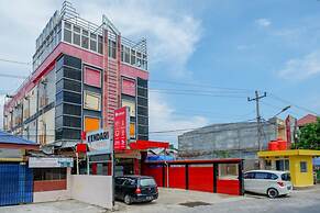 RedDoorz near Kendari Beach 2