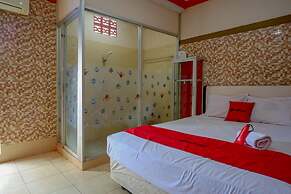 RedDoorz near Kendari Beach 2